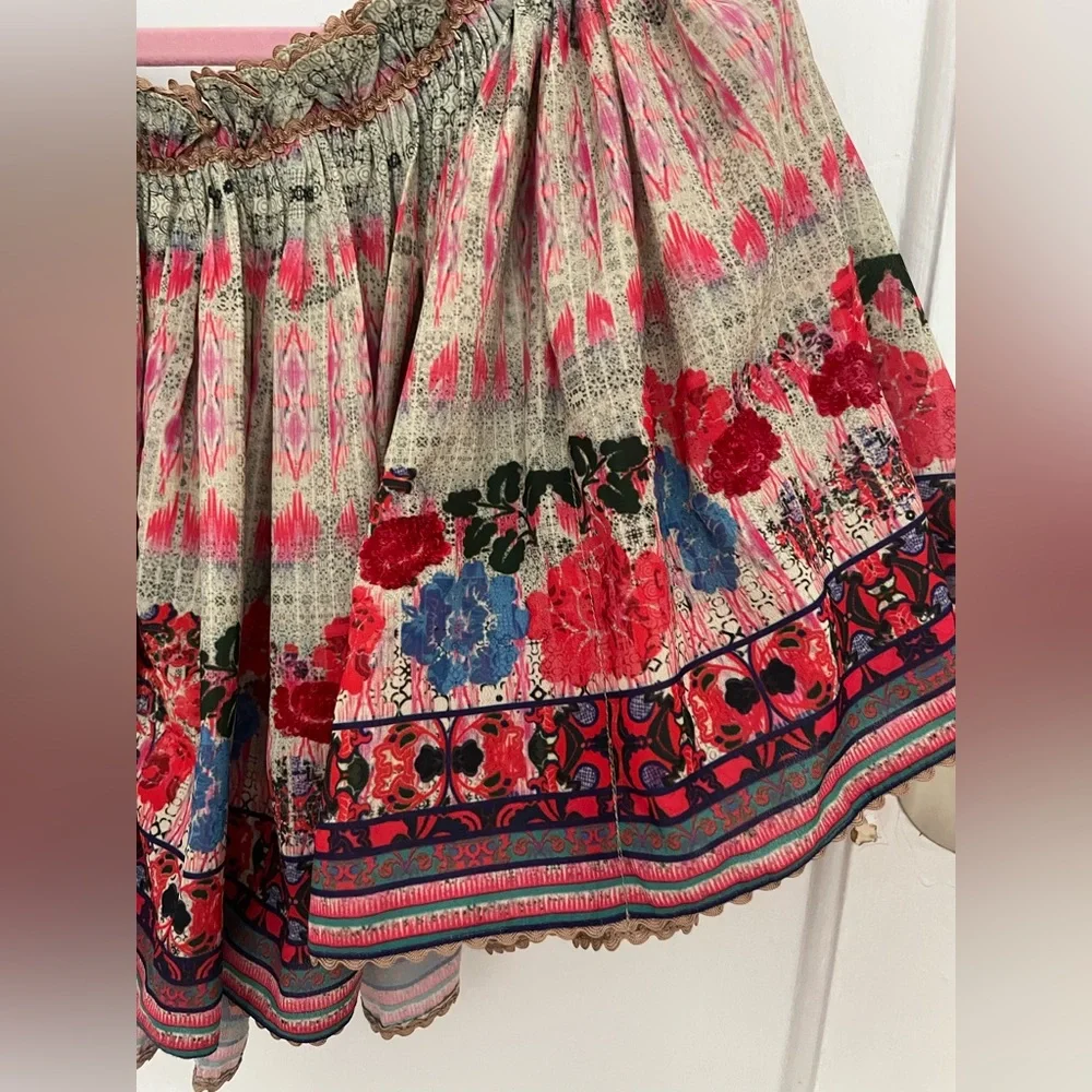 Anthropologie off shoulder printed top. Size small - Picture 3 of 4